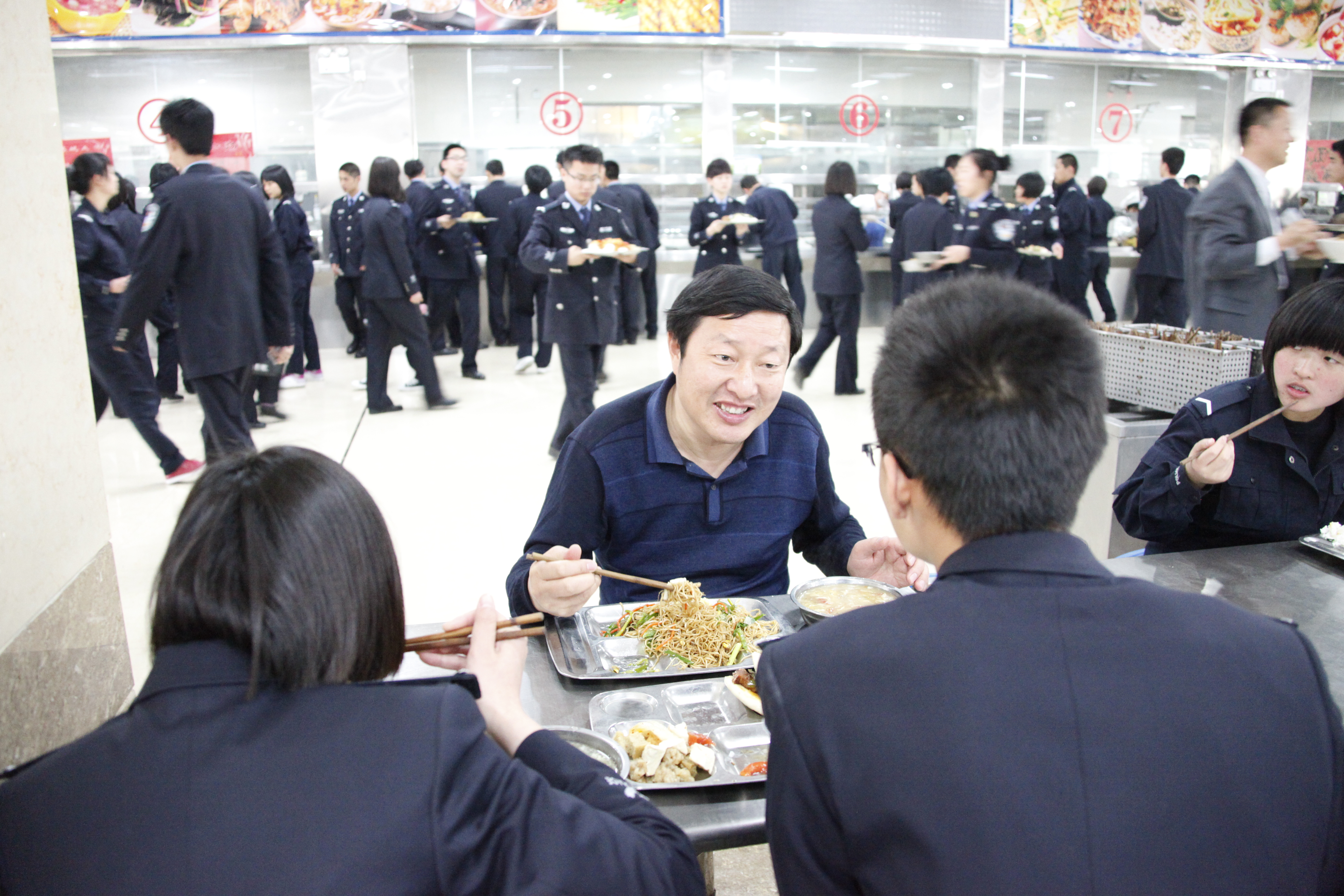 贵州警察学院食堂图片图片